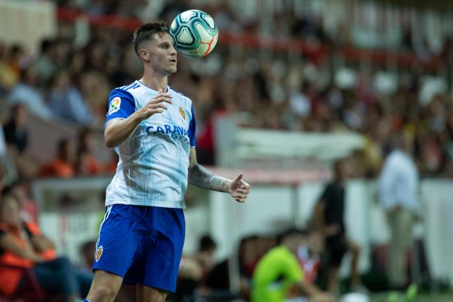 Vigaray controlando una pelota en el amistoso de pretemporada frente al Nàstic (Foto: Daniel Marzo)