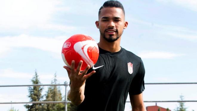 Yangel Herrera, en su presentación (Foto: EFE).