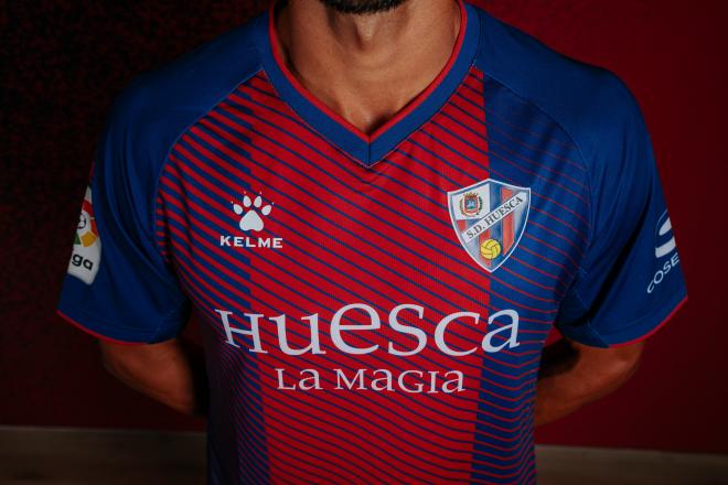 Primera equipación del Huesca para la temporada 2019/2020.