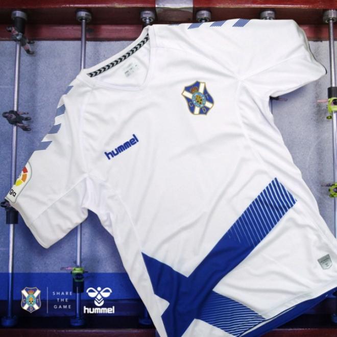 Primera equipación del Tenerife para la temporada 2019/2020.