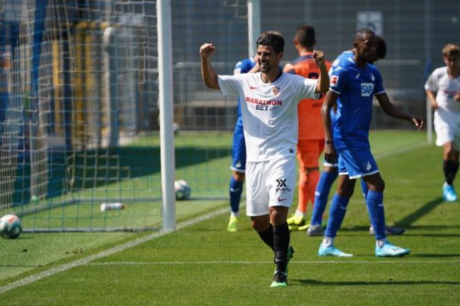El sevillista Nolito celebra uno de sus goles al Hoffenheim (Foto: SFC).