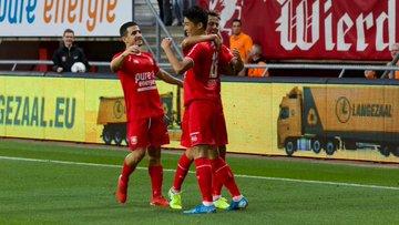 Matos celebra el gol del Twente tras una asistencia suya (Foto: @fctwente).