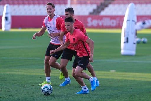 Corchia, entrenando con el Sevilla FC.