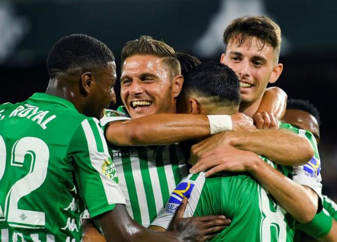 Los jugadores del Betis celebran el gol de Nabil Fekir.