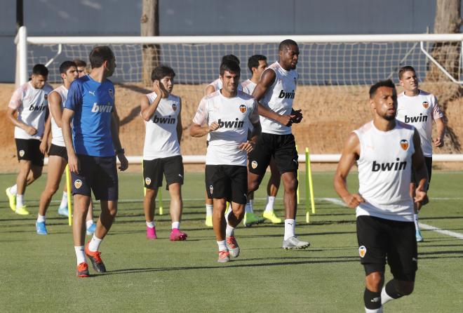 Coquelin en el entrenamiento del Valencia CF. (Foto: David González)