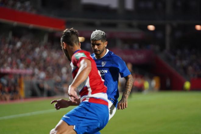 Banega, en el partido ante el Granada de pretemporada. (Foto: SFC).