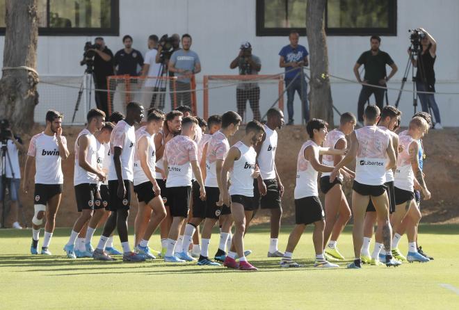 La plantilla del Valencia CF continúa trabajando en pretemporada. (Foto: David González)