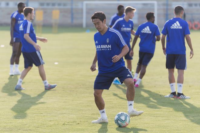 Kagawa, en su primer entrenamiento con el Real Zaragoza (Foto: Daniel Marzo).