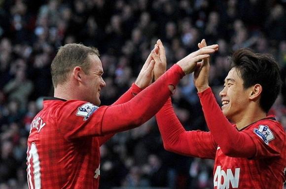 Kagawa celebra un gol con Rooney en su etapa en el Manchester United (Foto: EFE).