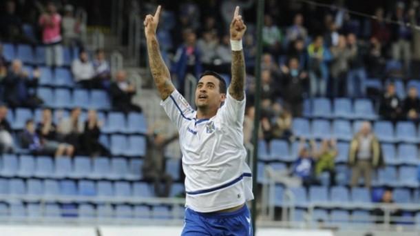 Nano Mesa celebra un gol con el Tenerife (Foto: EFE).