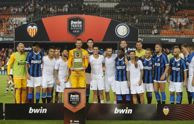 El Inter se llevó el Trofeo Naranja tras errar Garay el penalti para el Valencia CF (Foto: David González).