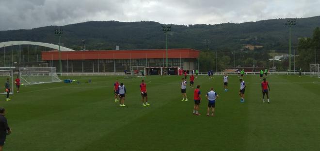 Los jugadores del Athletic en Lezama.