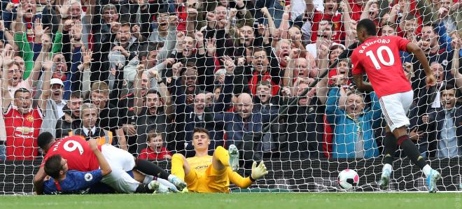 Kepa tras ver como Martial anotaba el 2-0. (Foto: Manchester United)