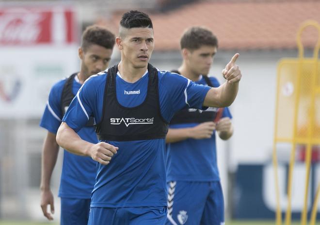 Roncaglia, durante su primer entrenamiento con el Osasuna.