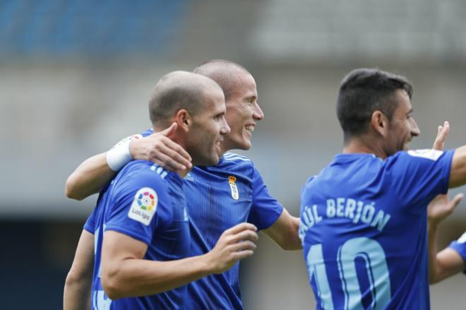 Ortuño, Lolo y Berjón celebran un gol en el amistoso contra el Alavés (Foto: Real Oviedo).