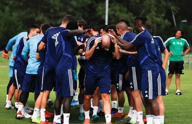 La plantilla del Real Oviedo en El Requexón (Foto: Real Oviedo).