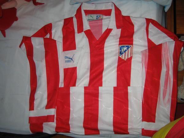 Camiseta del Atlético de Madrid de los años 90.