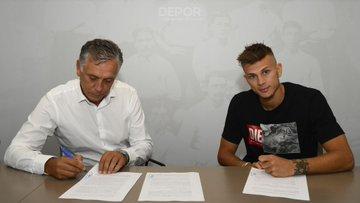 Longo firma su contrato con el Dépor junto a Paco Zas (Foto: RCD).