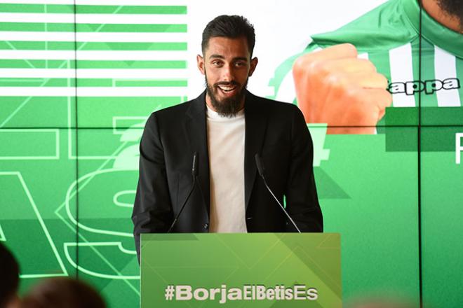 Borja Iglesias, en su presentación con el Betis (Foto: Kiko Hurtado).
