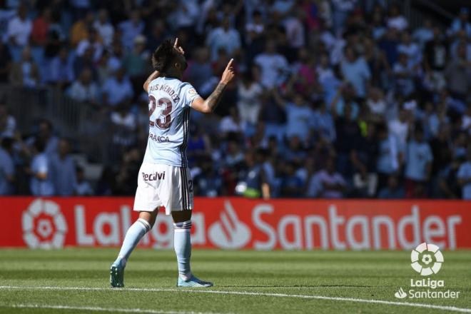 Brais Méndez mira al cielo tras marcarle al Real Madrid (Foto: LaLiga).