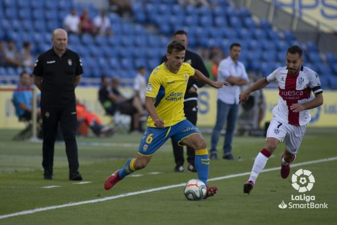 Las Palmas y Huesca, en acción (Foto: LaLiga).