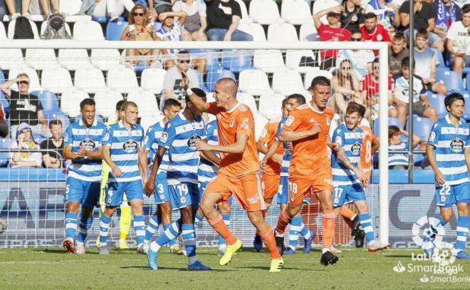 El primer gol del Real Oviedo tras un fallo en la defensa del Dépor.