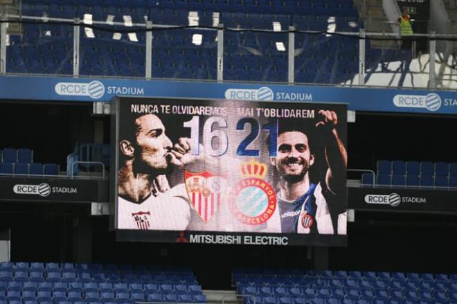 Los emotivos recuerdos a Reyes, Puerta y Jarque en el Espanyol-Sevilla.