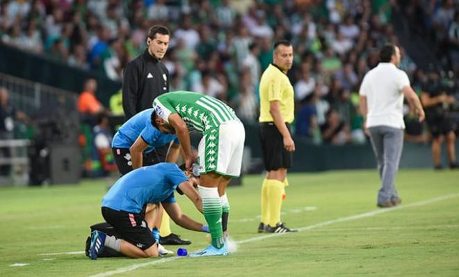 Borja Iglesias, lesionado contra el Valladolid. (Foto: Kiko Hurtado).