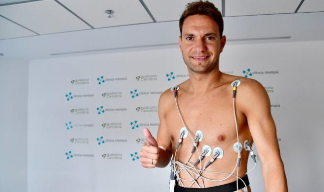 David Rodríguez durante su reconocimiento médico como nuevo jugador del Racing (FOto: Racing de Santander)