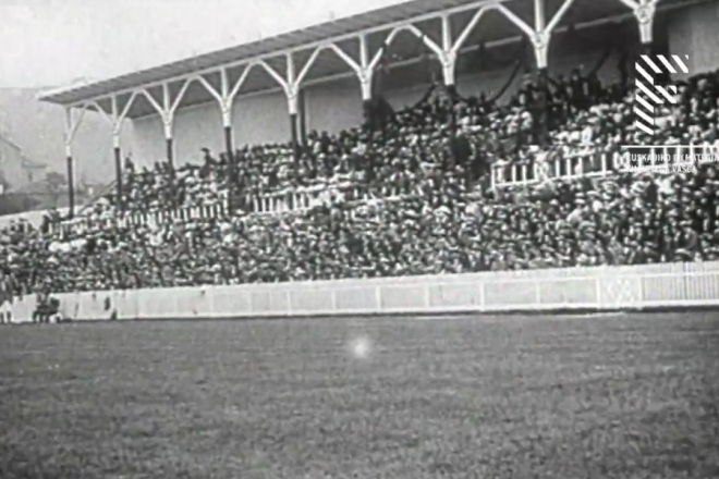 La tribuna del viejo campo de San Mamés, el día de su inauguración en el año 1913.