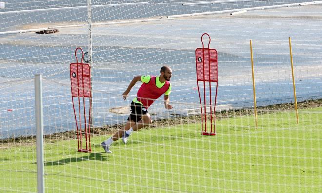 Mikel, entrenándose en el Ciudad de Málaga.