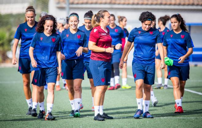 Levante Femenino durante el entrenamiento. (Foto: Levante UD)