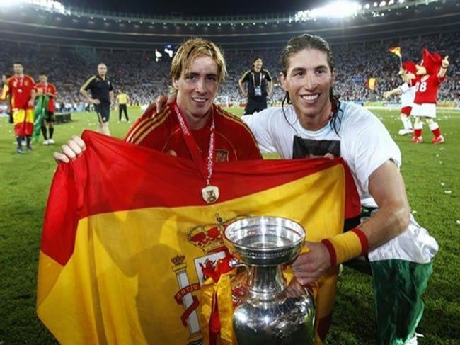Sergio Ramos y Fernando Torres (Foto: Twitter).