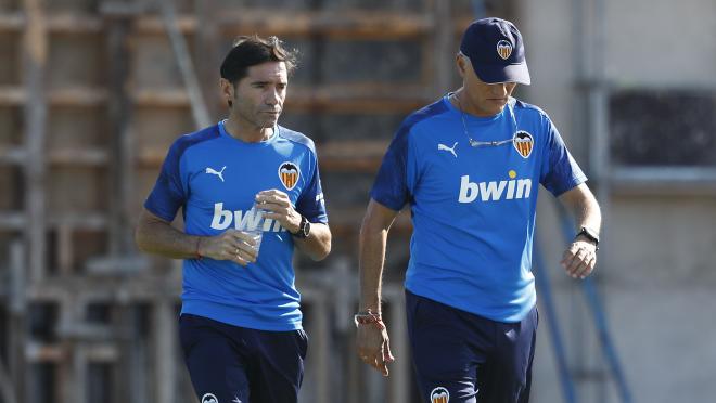 Marcelino junto a Rubén Uría en el entrenamiento del Valencia CF. (Foto: David González)
