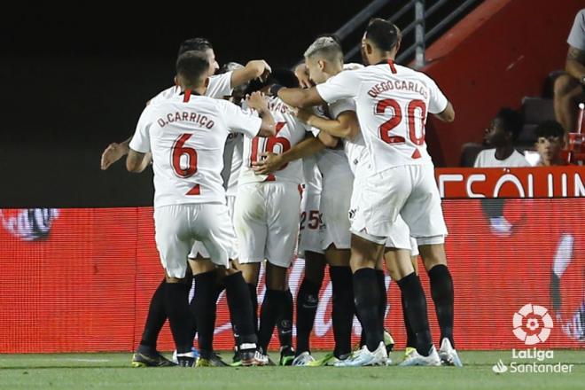 Los jugadores del Sevilla celebran un gol ante el Granada (Foto: LaLiga).