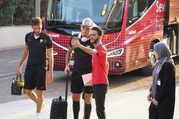 Lucas Ocampos, en la llegada del Sevilla a Granada (Foto: Sevilla FC).