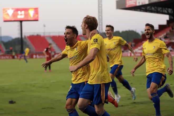 Álex Fernández celebra su gol en Anduva (Foto: Edu del Fresno/BLACKSWAN).
