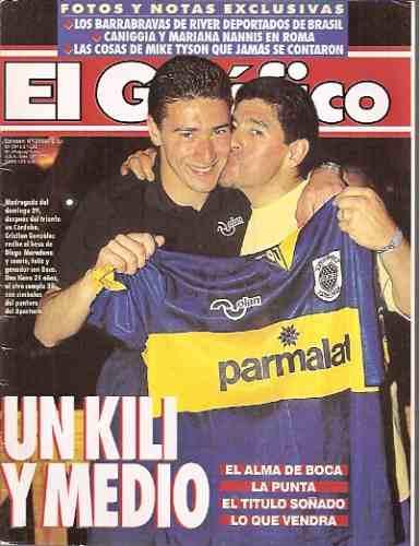 Portada de El Gráfico de Kily González junto a Diego Armando Maradona.
