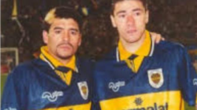 Kily González, junto a Diego Armando Maradona (Foto: bocampeonweb.com)