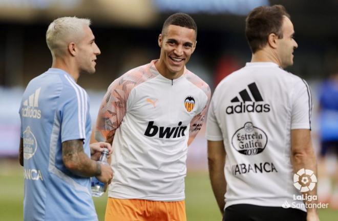 Rodrigo sonríe antes del Celta-Valencia (Foto: LaLiga)