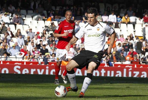 Aduriz con el Valencia CF (Foto: Valencia CF)