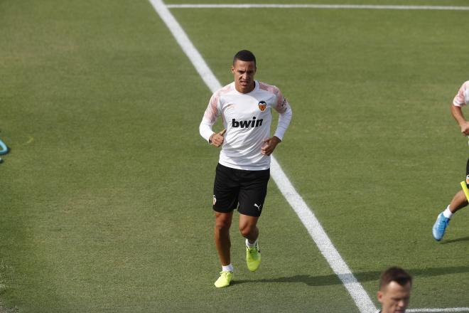 Rodrigo Moreno en el entrenamiento del Valencia CF (Foto: David González)