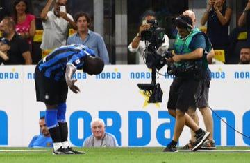 Lukaku, celebrando su gol en el debut.