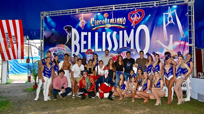 Jugadoras y jugadores del Athletic Club han disfrutado de una divertida función del Circo Italiano (Foto: Athletic Club).