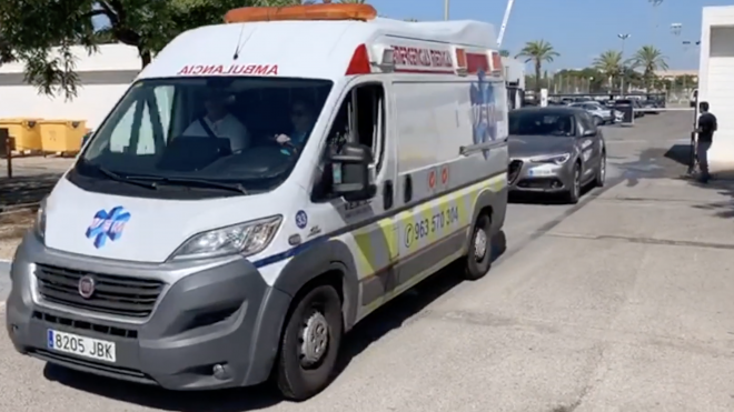 Cristiano Piccini salió en ambulancia de la Ciudad Deportiva
