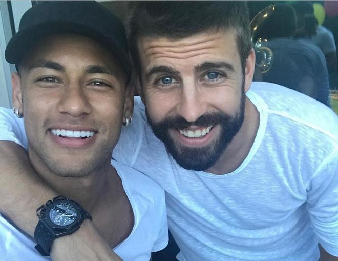 Piqué, con Neymar.