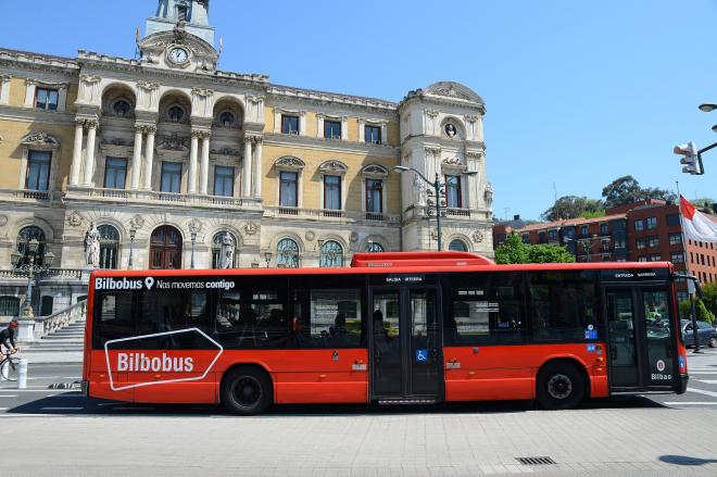 Bilbobus prolongará el servicio de varias líneas por el derbi.