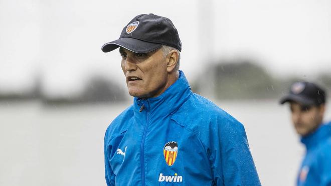 Rubén Uría en su periodo como segundo entrenador en el Valencia CF. (Foto: Valencia CF)