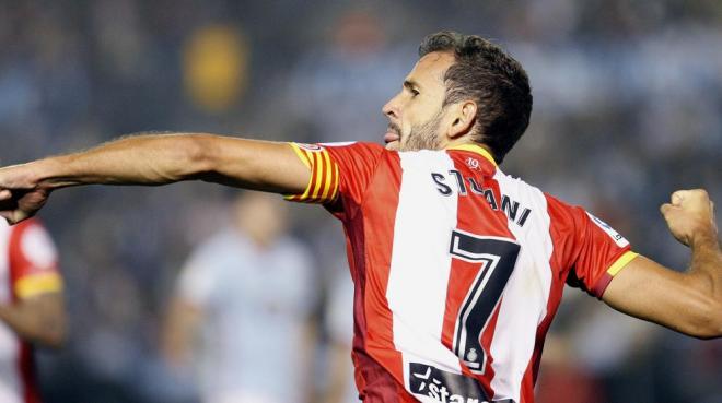Stuani celebra un gol con el Girona.