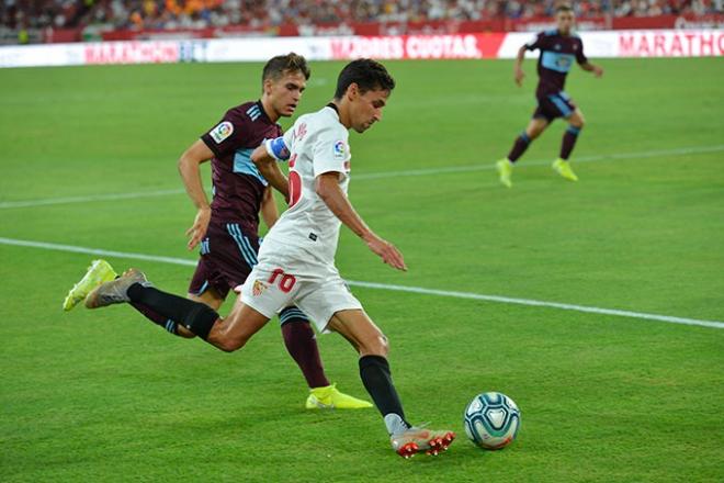 Denis Suárez presiona a Jesús Navas (Foto: Kiko Hurtado).